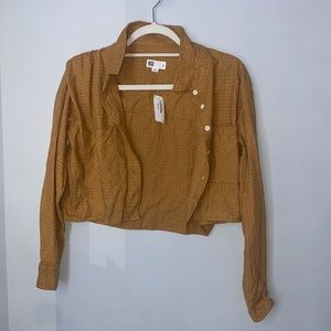 Tillys women’s cropped button up flannel. Never worn.